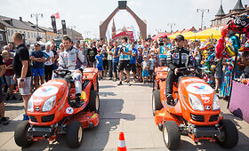&bdquo;Samsonas Rally Roki&scaron;kis&ldquo; linksmybės - V.Žalos ir V.&Scaron;vedo lenktynės su žoliapjovėmis