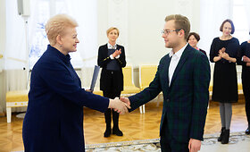 Akcijos &bdquo;Knygų Kalėdos&ldquo; partneriams Prezidentė įteikė padėkas