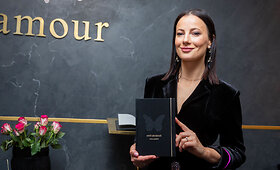 Agnė Kuzmickaitė žinomiems bičiuliams pristatė užra&scaron;ų knygutę