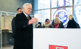 Valdas Adamkus balsavo savivaldos rinkimuose