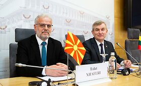Viktoro Pranckiečio ir &Scaron;iaurės Makedonijos Asamblėjos pirmininko Talato Džaferio spaudos konferencija