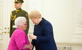 Prezidentė D.Grybauskaitė pasveikino ir apdovanojo daugiavaikes mamas