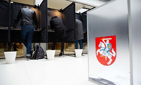 Lietuvoje prasidėjo i&scaron;ankstinis balsavimas prezidento rinkimuose ir referendumuose