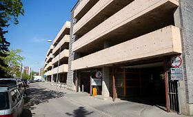 Rinktinės gatvės daugiaauk&scaron;tė automobilių stovėjimo aik&scaron;telė