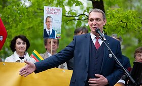 Arvydo Juozaičio judėjimo &bdquo;Lietuva yra čia&ldquo; akcija prie&scaron; paskutiniuosius kandidatų debatus