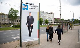 Prezidento rinkimų politinės reklamos plakatai ir stendai