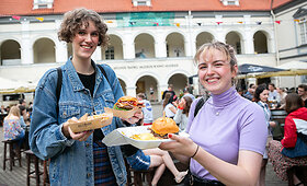 Gurmani&scaron;kų burgerių festivalyje neliko nusivylę nei veganai, nei i&scaron;rankūs mėsos mėgėjai