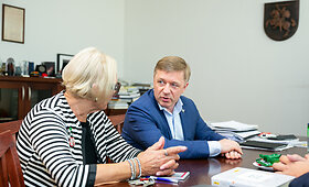 LVŽS seniūnas R.Karbauskis susitiko su &bdquo;Lietuvos pa&scaron;to&ldquo; vadovybe