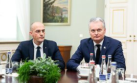 Prezidentas susitiko su aplinkos viceministre J.Grigaravičiene ir STT vadovu Ž.Bartkumi