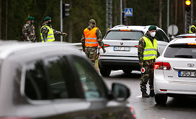 Policijos kontrolės postas Nemenčinės plente antrąją Velykų dieną
