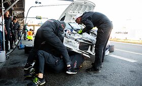 &bdquo;Vytautas gazuotas&ldquo; komandos Porsche remontas aptarnavimo zonoje