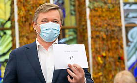 Vyriausiosios rinkimų komisijos organizuojamas politinių partijų rinkimų numerių traukimas
