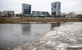 Patvinę krantai ir ledų sangrūda Neryje