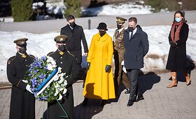 G.Landsbergis ir Estijos prezidentė K.Kaljulaid dalyvavo gėlių padėjimo ceremonijoje Antakalnio kapinėse