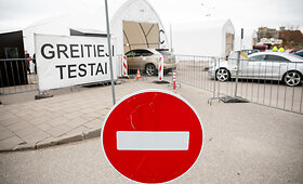 Didelio kiekio žmonių sulaukiantis mobilusis koronaviruso testavimo punktas Vilniuje