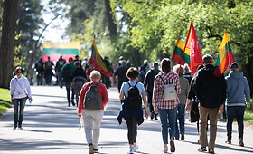 Besirenkantys žmonės į &scaron;eimos gynimo mar&scaron;ą