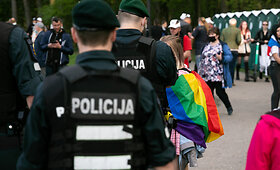 Incidentas dėl homoseksualų vėliavos &scaron;eimos gynimo mar&scaron;as