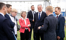 EK pirmininkės U.von der Leyen vizitas naujoje elektros pastotėje