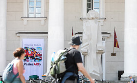 Ant Vilniaus rotu&scaron;ės laiptų atidengtas Adomo Mickevičiaus paminklas