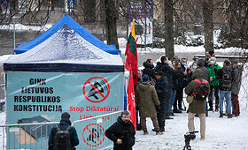 &bdquo;Lietuvos &scaron;eimų sąjūdžio&ldquo; protesto akcija prie Seimo