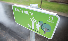 Vingio parke įrengtos &Scaron;eimos vietos ir žalia automobilių parkavimo zona