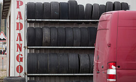 Padangų prekyba Gariūnų automobilių turguje