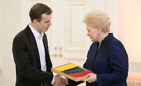 Prezidentė apdovanojo akcijos &bdquo;Vasario 16-ąją &scaron;vęsk linksmai ir i&scaron;radingai&ldquo; iniciatyvų autorius