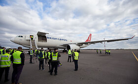 Pasitiktas vienas didžiausių orlaivių, kada nors nusileidusių Vilniaus oro uoste &ndash; &bdquo;Airbus A330F&ldquo;