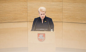 Prezidentė Dalia Grybauskaitė Seime skaito devintą metinį prane&scaron;imą