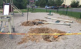 Vilniuje Kaminkelio g. i&scaron;montuojama vaikų žaidimų aik&scaron;telė