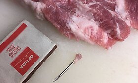Pirkėja nustėro: kiaulienos sprandinėje rado skiepų adatą