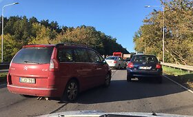 Lengvojo automobilio ir sunkvežimio avarija Vilniuje, Savanorių pr.