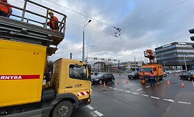 Vilniuje, Žemaitės ir Naugarduko gatvių sankryžoje, &scaron;iuk&scaron;liavežis nutraukė troleibusų kontaktinį tinklą