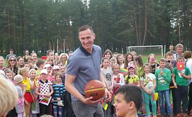 Fondo &bdquo;Sporto viltys&ldquo; socialiniame projekte vaikai vasarą sportuos su žymiais sportininkais