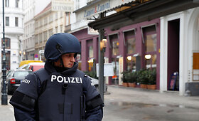 Vienos centre pa&scaron;auti du asmenys