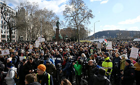 Vengrijos mokslininkų protestas prie&scaron; vyriausybės pastangas kontroliuoti jų finansavimą