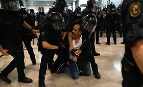 Ispanijos policija susirėmė su separatistų demonstrantais prie Barselonos oro uosto