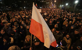 Lenkai protestuoja prie&scaron; vyriausybės siekį bausti kriti&scaron;kus teisėjus