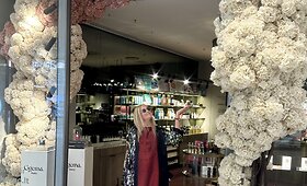 Namų kvapų ir ni&scaron;inės parfumerijos &bdquo;Krispo&ldquo; salonus puo&scaron;ęs M.Petru&scaron;kevičius įvardijo &scaron;ių metų madingiausias dekoro spalvas