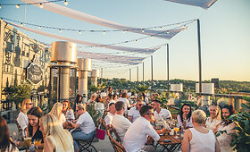 Vakar duris atvėrė i&scaron;skirtinė Kauno erdvė &ndash; &bdquo;Panorama Sky Bar&ldquo;