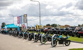 Purvo varžybos, koncertai ir motociklų kolona: &bdquo;CFMOTO Day Lithuania&ldquo; subūrė per 3 tūkstančius žmonių