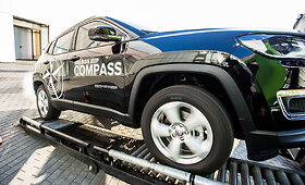 &bdquo;Jeep Compass&ldquo; bandymai &bdquo;Peak Point&ldquo; platformoje.