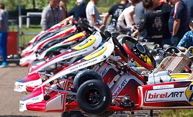 Kartingo komanda &bdquo;Lenktynių linija&ldquo; dėl taurių kovojo Smalininkų kartodrome