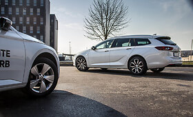 &bdquo;&Scaron;koda Superb&ldquo; prie&scaron; &bdquo;Opel Insignia&ldquo;: čeki&scaron;kas prakti&scaron;kumas ar voki&scaron;ką universalumas?
