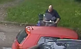 Policija pra&scaron;o atpažinti motorolerio vagyste įtariamą vyrą
