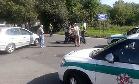 Sostinėje automobilis numu&scaron;ė motociklininką