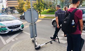 Sostinėje vairuotoja numu&scaron;ė į perėją staiga i&scaron;lėkusį paspirtukininką