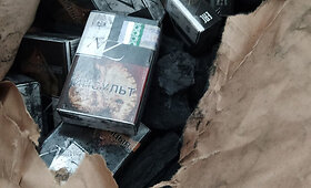 Muitinėje tikrinamas sulaikytas rusi&scaron;kų medžio anglių krovinys: jau rasta 15 tūkst. pakelių cigarečių kontrabandos