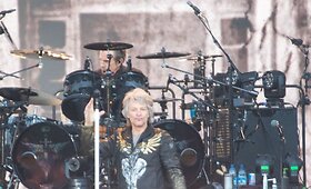 &bdquo;Bon Jovi&ldquo; sudrebino Taliną
