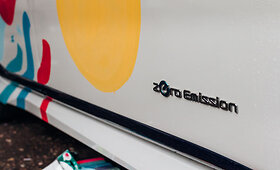 &bdquo;Autoplius.lt Fast Lap&ldquo; lenktynių metu menininkas Gabrielis Žvirblis &bdquo;Nissan Leaf&ldquo; pavertė meno kūriniu